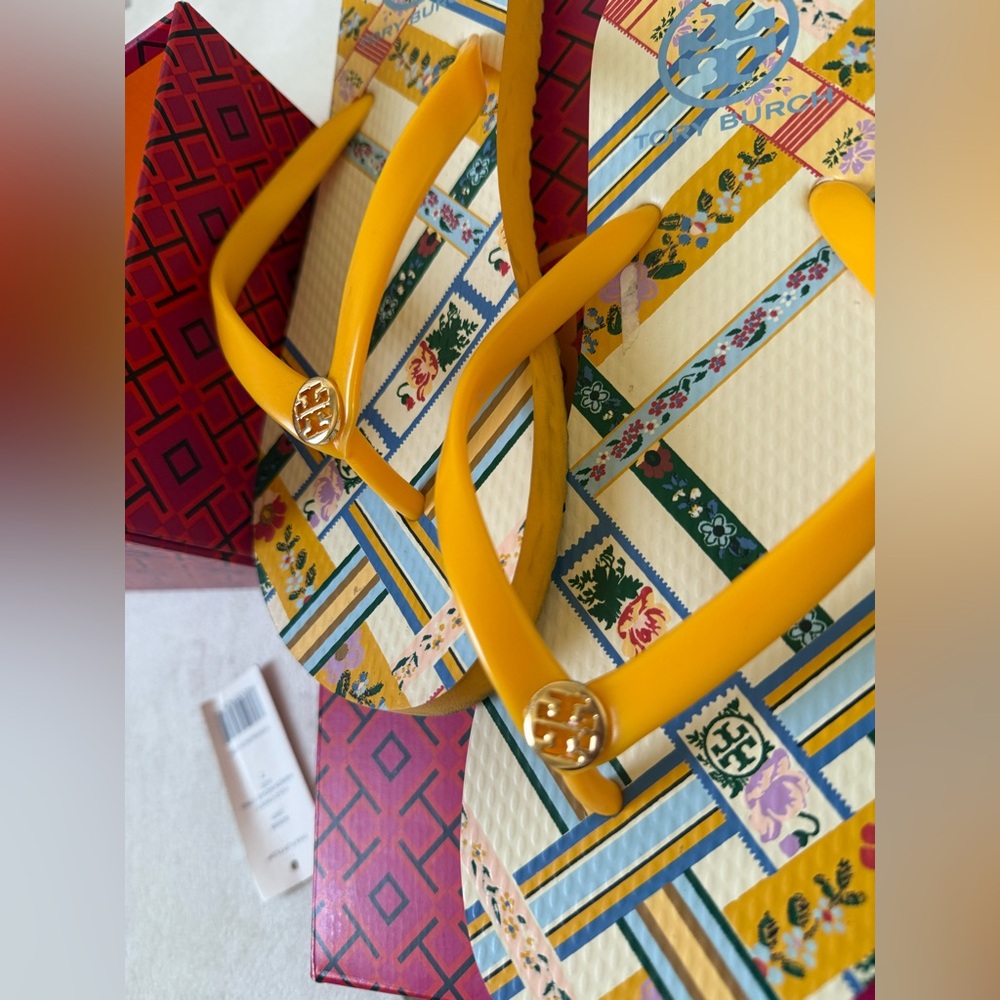 Authentic TORY BURCH flip flops🩷💓